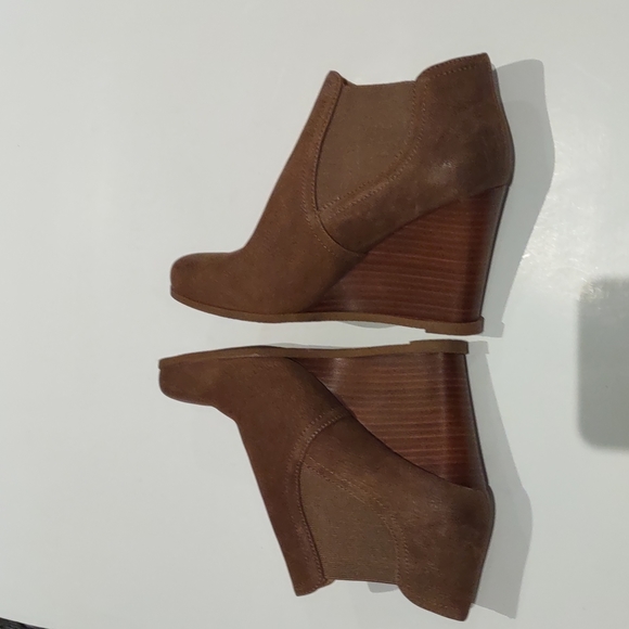 Beautiful brown boots by Audrey Brooks🍀☘️🌼 - Picture 10 of 13